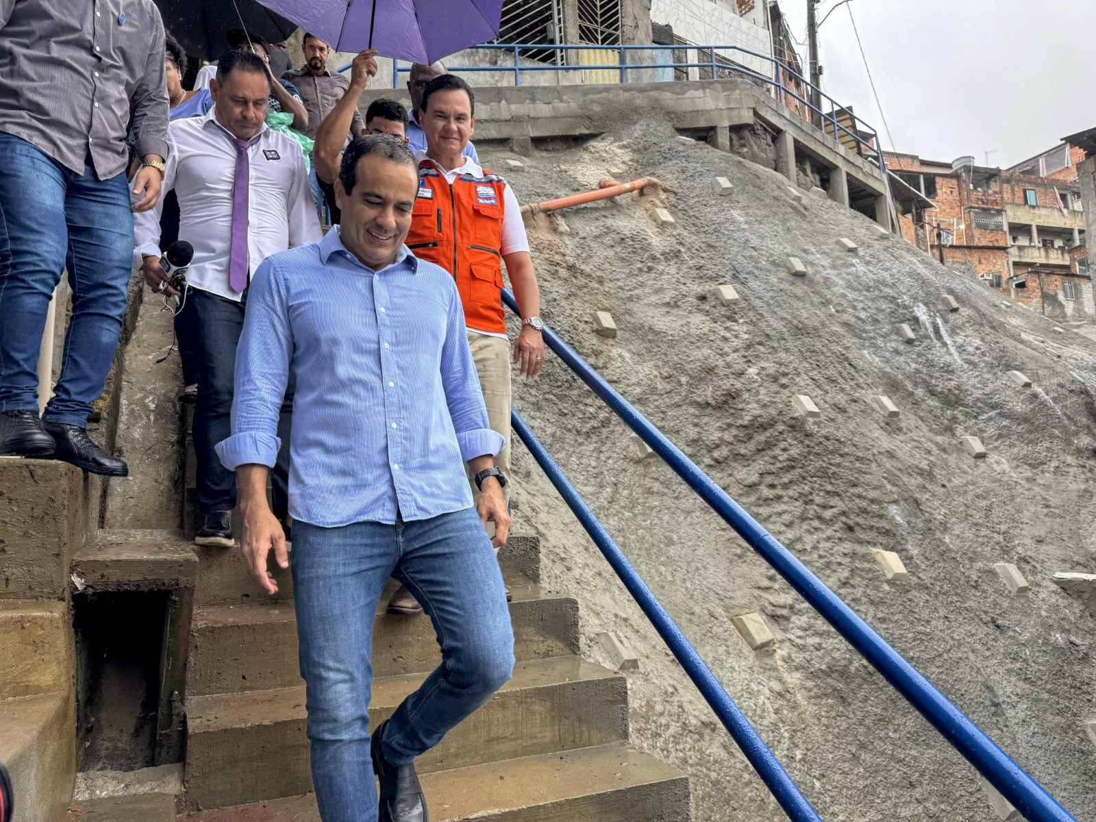 Capa: Contenção de encosta entregue pela Prefeitura traz segurança para mais de 40 famílias em Nova Sussuarana