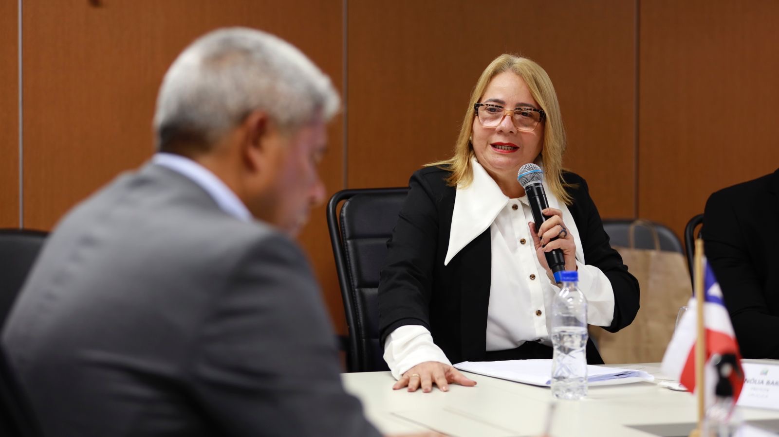 Capa: Governador se reúne com prefeita de Uruçuca para tratar de novas políticas públicas para o município