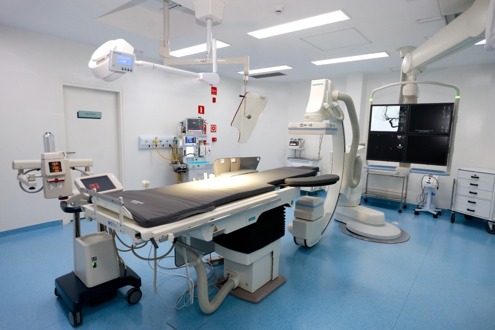 Capa: Governador entrega reforma da hemodinâmica e autoriza novas obras no Hospital Ana Nery