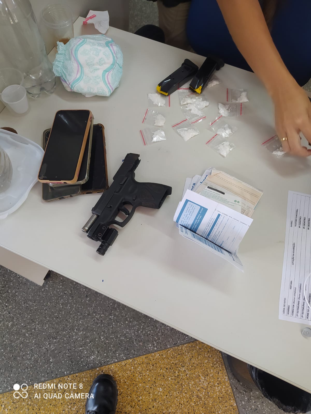 Capa: PM aprende arma, carregadores, munições e drogas com suspeito em São Cristóvão
