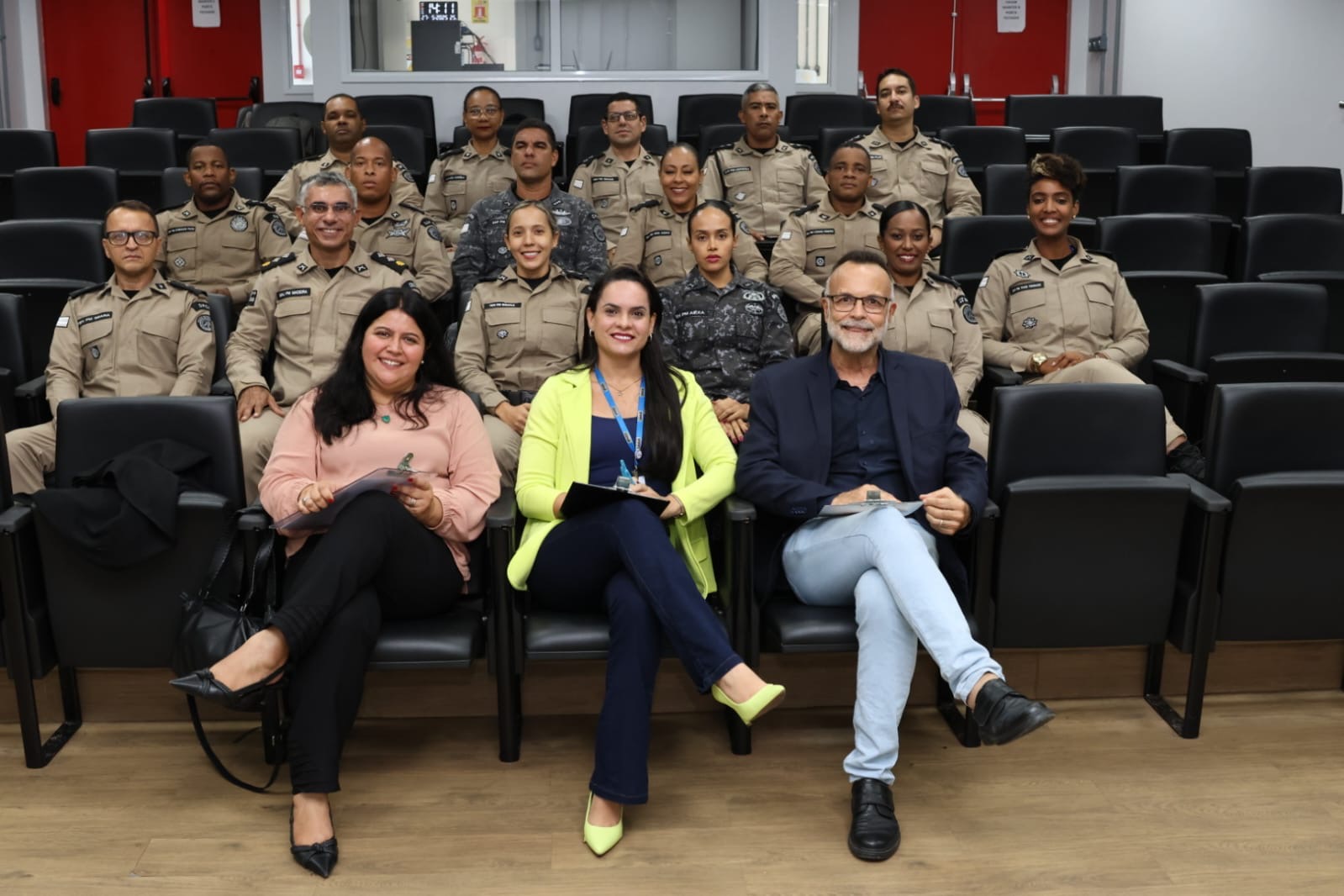 Capa: Jefferson Beltrão avalia a oratória dos alunos do curso de comunicação da PM