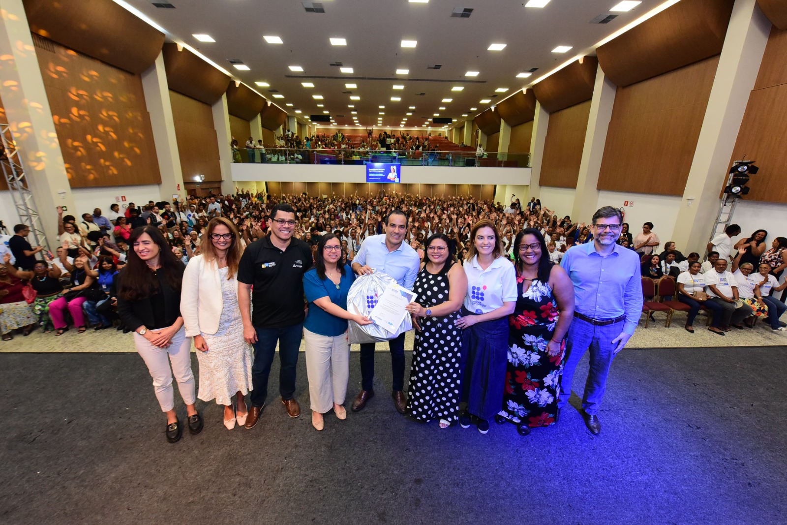 Capa: Prefeitura certifica mais de 1 mil pessoas em programas de qualificação e anuncia 500 vagas de emprego pelo Simm