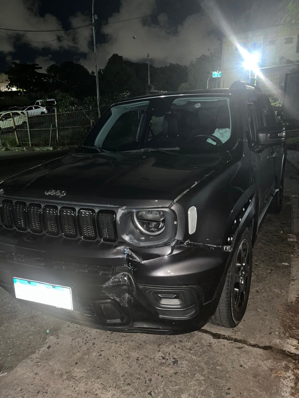 Capa: Carro roubado é recuperado pela PM na Contorno