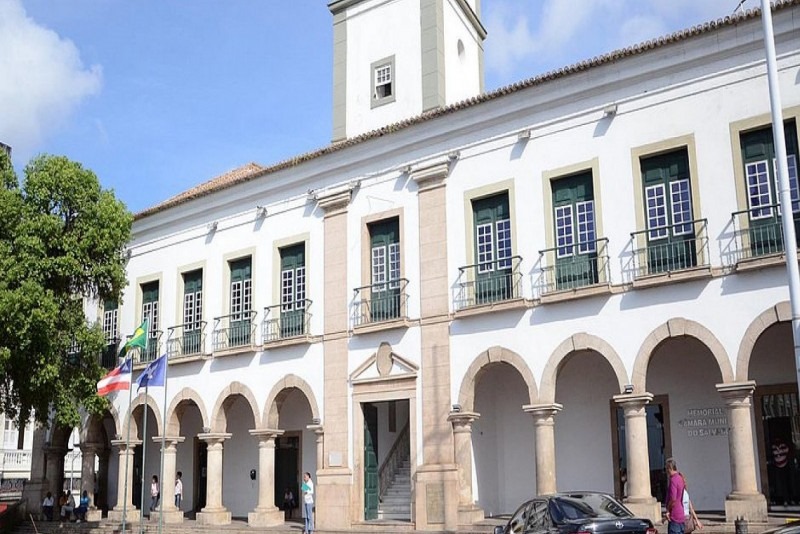 Capa: SERVIDOR FANTASMA? Advogado nomeado na Câmara de Salvador recebe R$ 12 mil mensais sem cumprir expediente