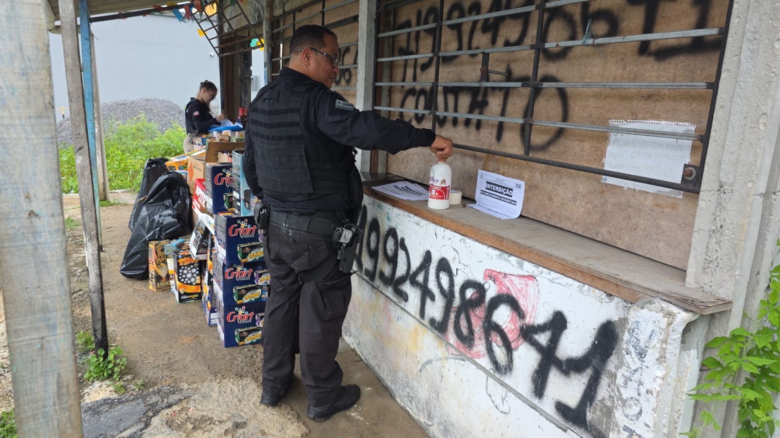 Capa: Operação em Chamas interdita quatro estabelecimentos e apreende 70 mil fogos