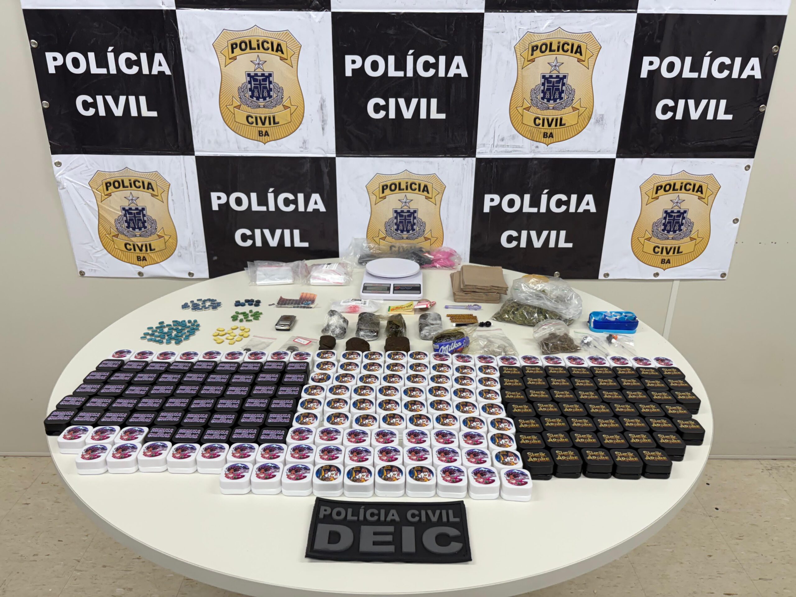 Capa: Suspeito por tráfico de drogas sintéticas é preso em hotel de Salvador