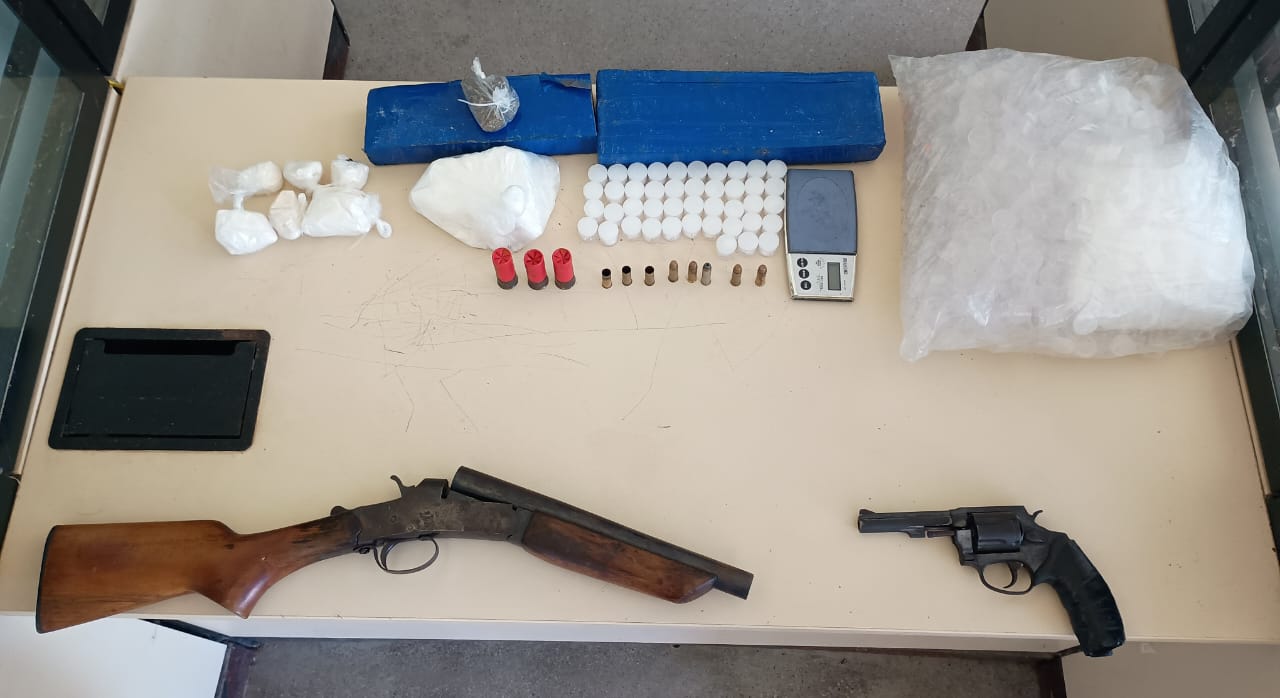 Capa: Armas e drogas são apreendidas pela PM em Jacobina