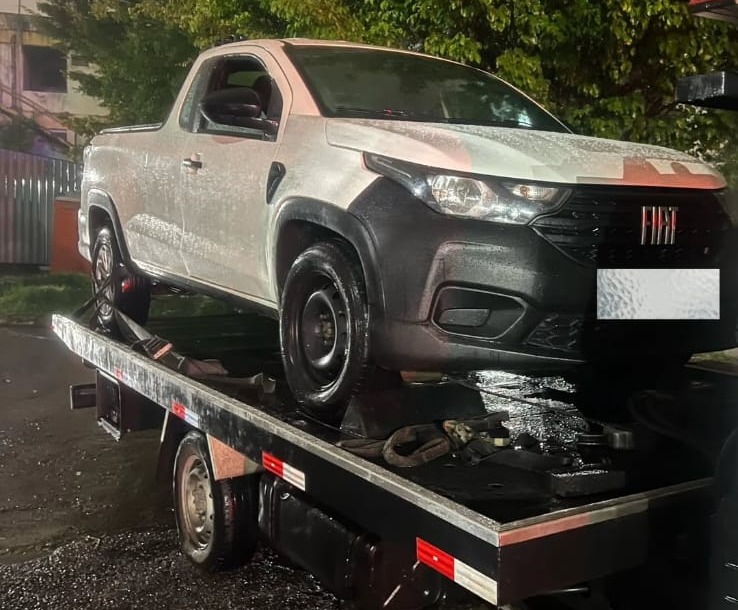 Capa: Veículo roubado é recuperado pela PM em Nova Brasília