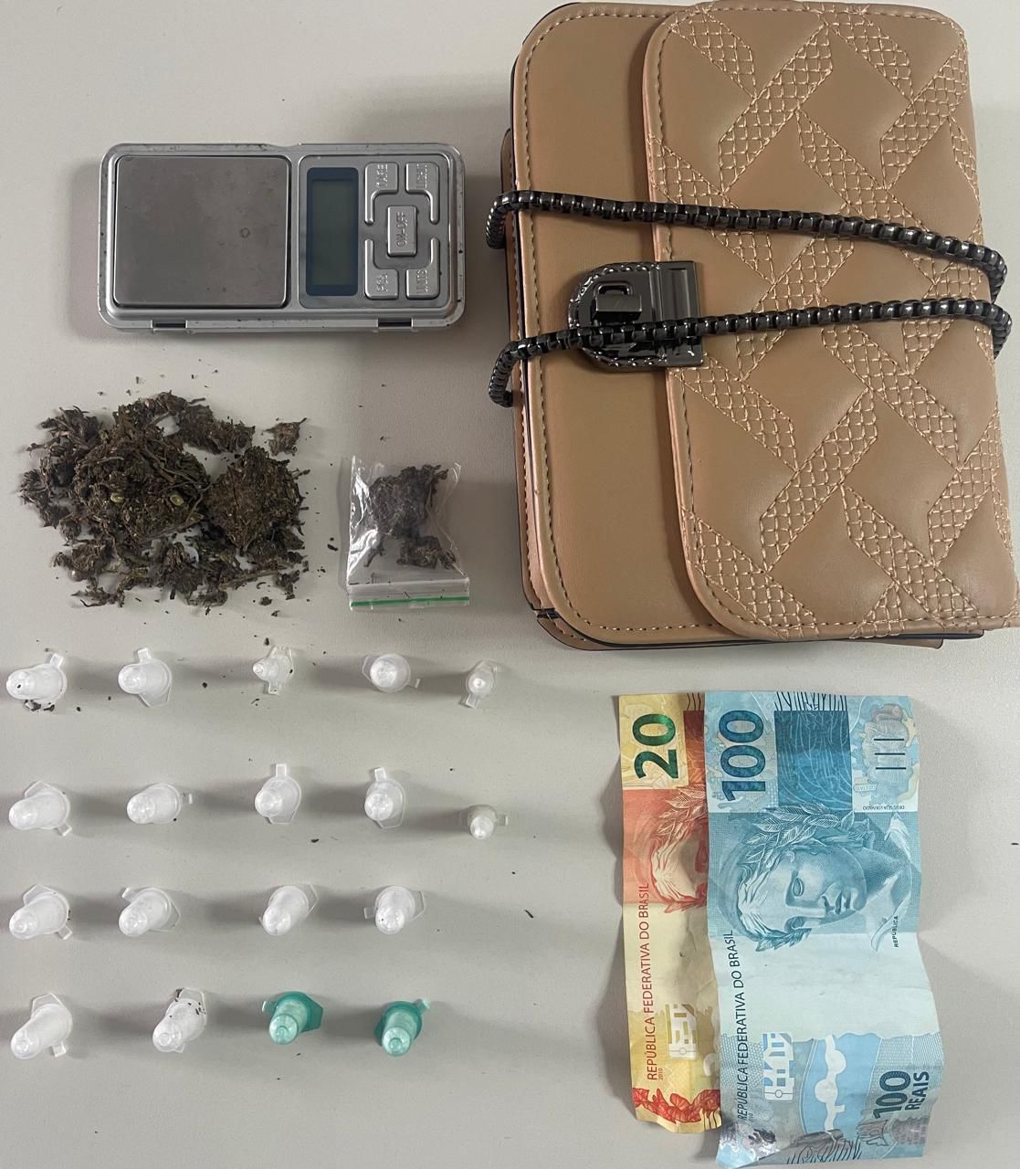 Capa: Suspeito de tráfico é preso pela PM em Camaçari