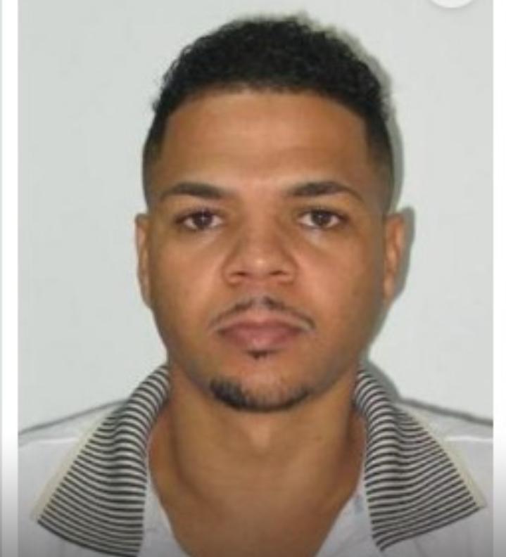 Capa: BOREL DO CV! Polícia localiza líder de facção e mentor de bondes escondido em Portão