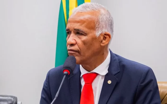 Capa: Sargento Isidório diz que foi enganado em votação e defende redução de deputados