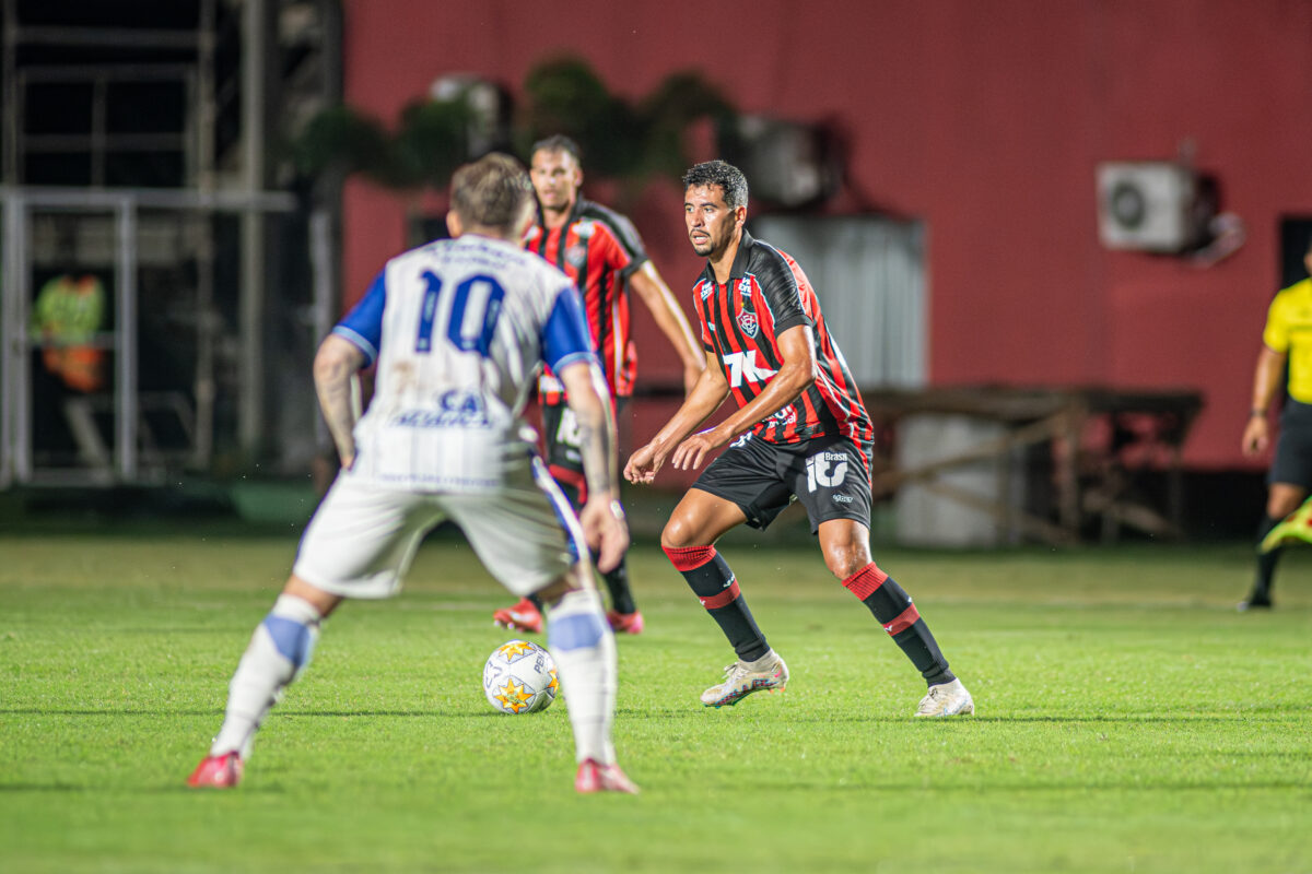 Capa: VERGONHOSO! Vitória perde dentro do Barradão e acaba eliminado da Copa do Nordeste