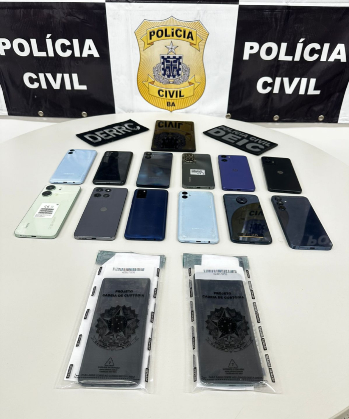 Capa: Suspeito é preso com 14 celulares sem comprovação de origem no centro de Salvador