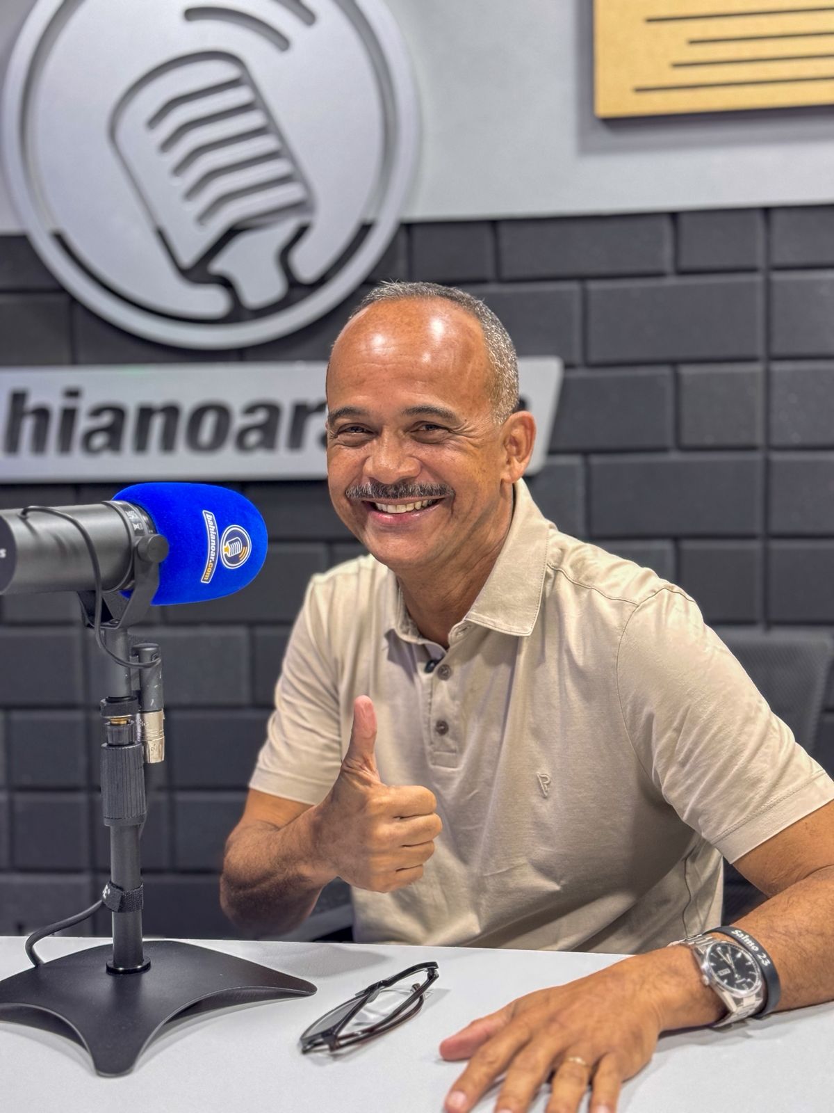 Capa: CAMAÇARI: “Esperava mais de quem governou a cidade por 15 anos”, dispara Elinaldo Araújo durante entrevista